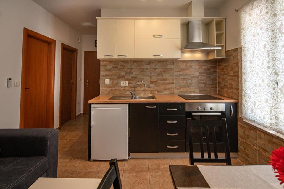 Apartment Nina Biograd Na Moru Esterno foto
