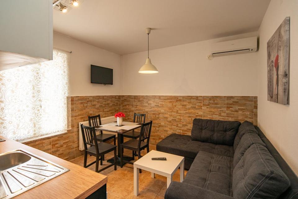 Apartment Nina Biograd Na Moru Esterno foto